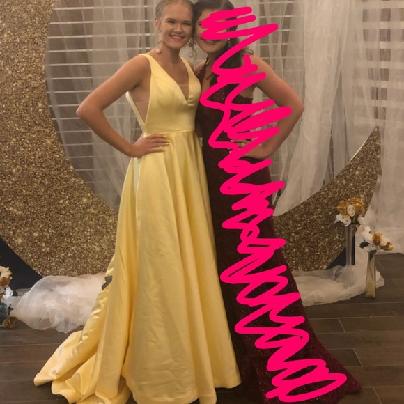 Dresses & Skirts - 🌻Yellow Prom/FormalDress W/ Mesh Panel In Front🌻